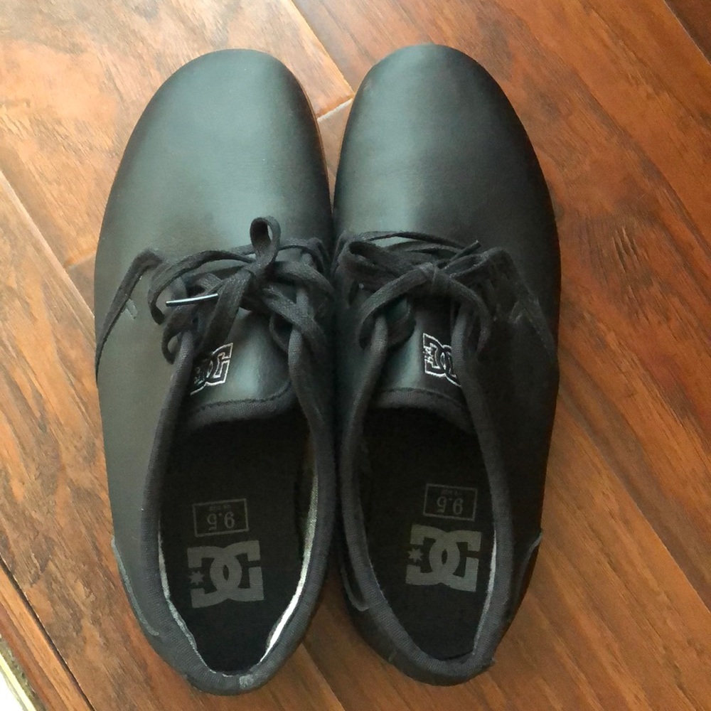 DC black sneakers